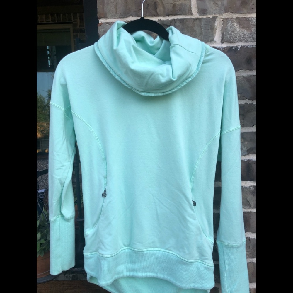 Lululemon sweat shirt